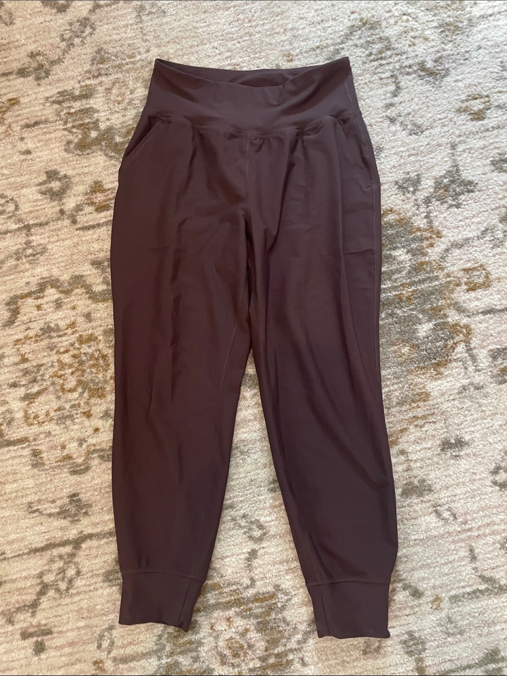 Old Navy Active High-Rise Jogger in Brown